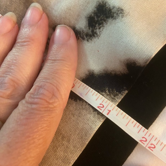 Diane Von Furstenberg Black and Cream Pencil Wool and Silk Skirt size 8.  EUC - Picture 10 of 10